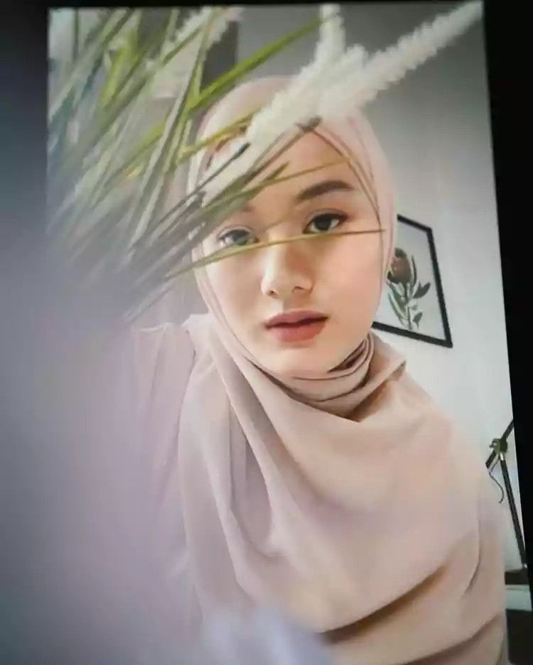 Dinda Hauw