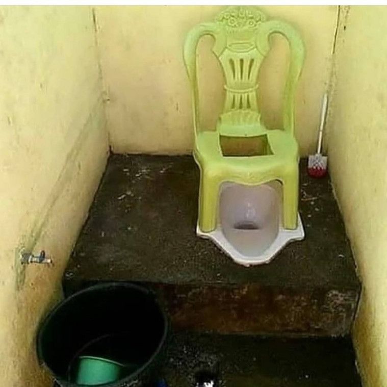 Desain toilet ngawur