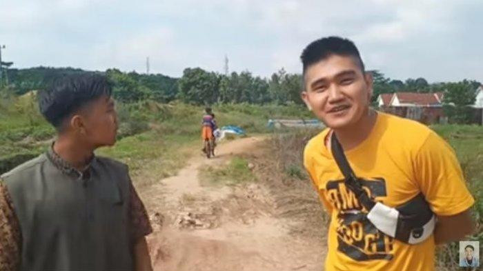Edo Putra saat prank daging kurban berisi sampah