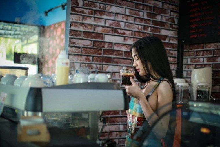 Kedai kopi pelayan seksi