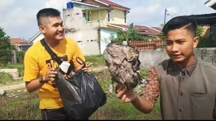 Edo Putra saat prank daging kurban berisi sampah