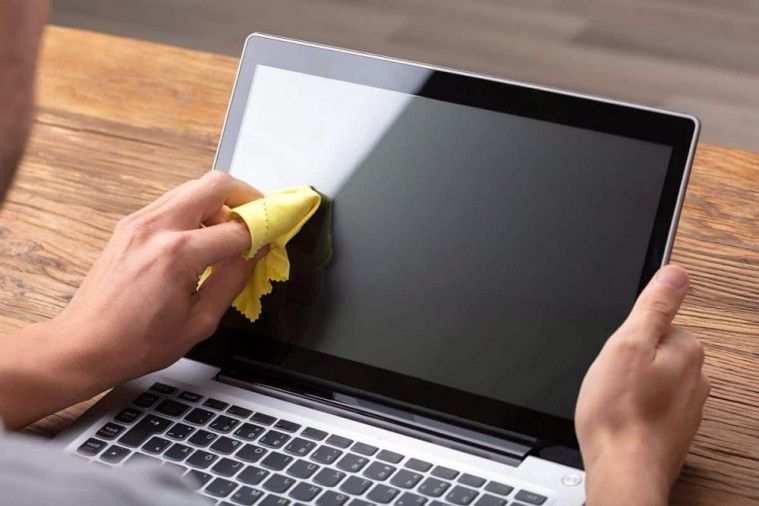 cara membersihkan layar laptop touchscreen