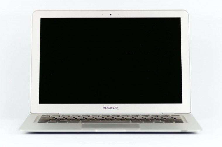 cara membersihkan layar laptop touchscreen