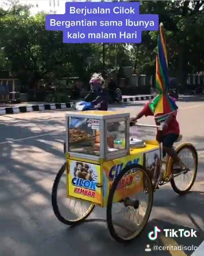ilustrasi bocah SD jual cilok