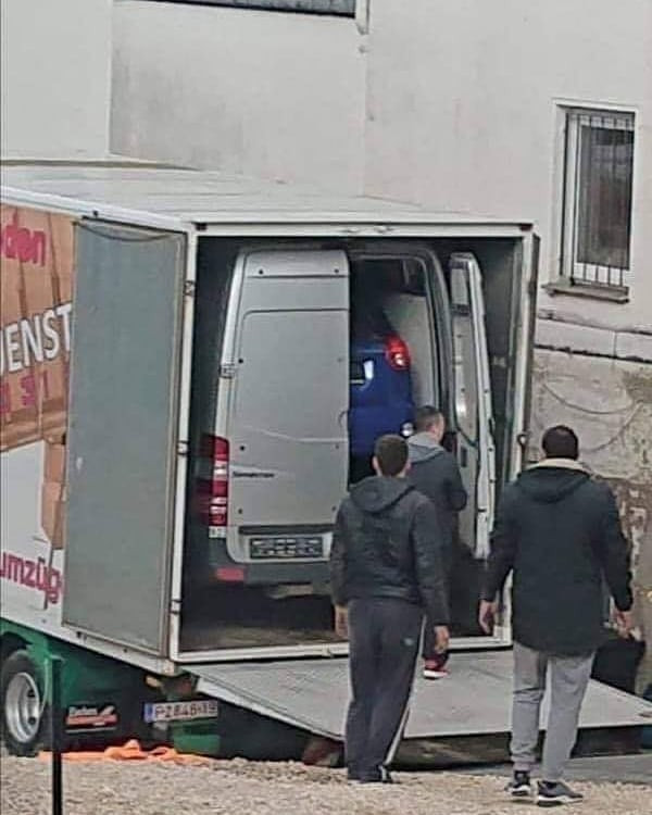 Potret kocak kendaraan parkir