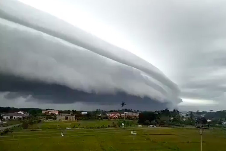 Awan tsunami di Meulaboh