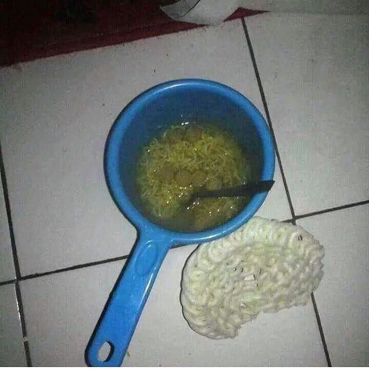 ilustrasi momen kreatif saat makan
