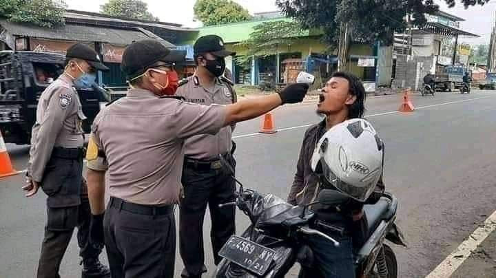 Kelakuan unik warga Indonesia
