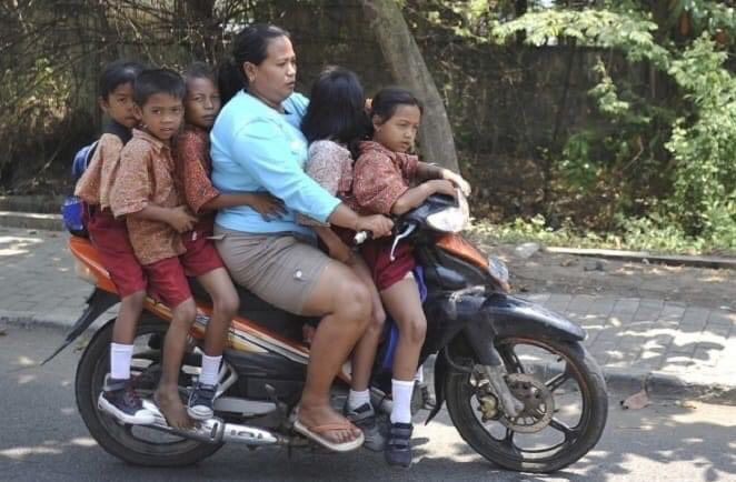 Kelakuan unik warga Indonesia