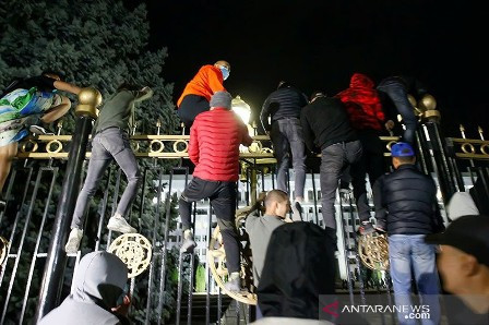 Presiden Kyrgyzstan Mengundurkan Diri