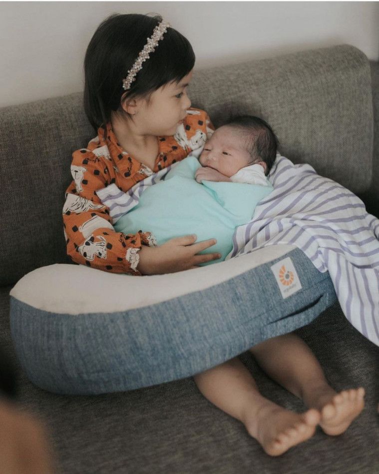 Keluarga kecil Glen Alinskie dan Chelsea Olivia