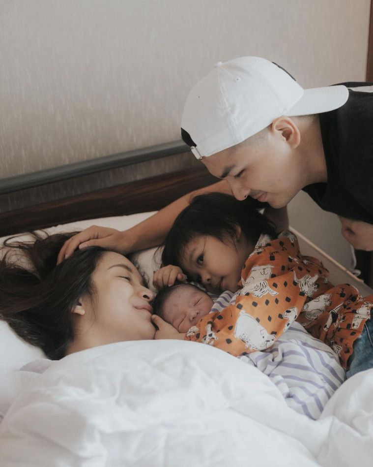 Keluarga kecil Glen Alinskie dan Chelsea Olivia