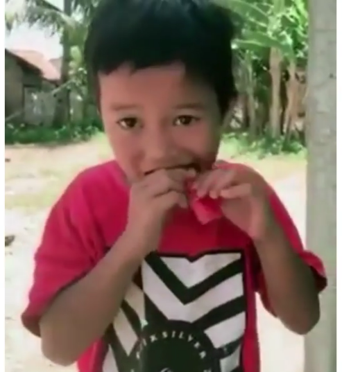 viral anak kecil disuruh tiup kondom