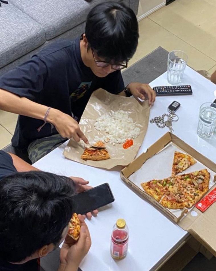 Cara Makan Yang Unik dan Aneh