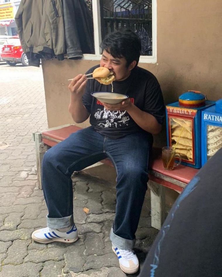 Cara Makan Yang Unik dan Aneh
