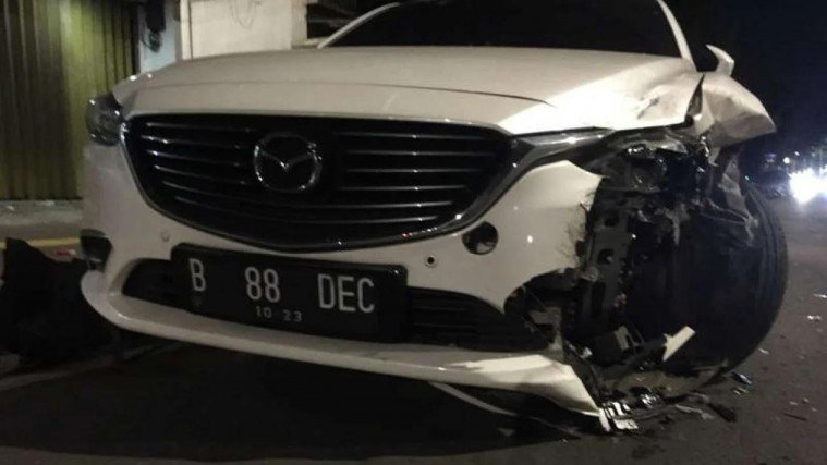 Salah satu mobil korban