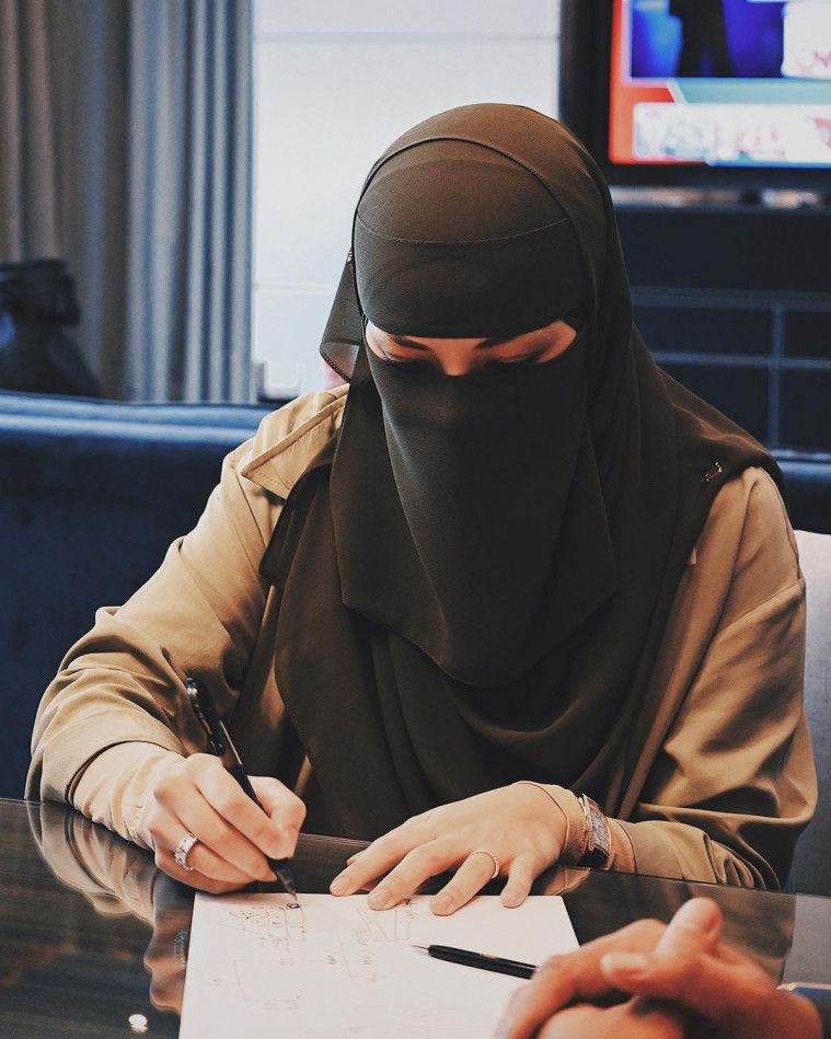 Neelofa