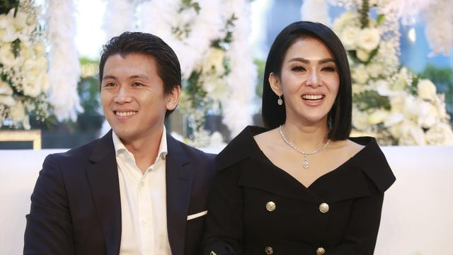Nia Ramadhani dan Syahrini, artis Indonesia yang mendapat uang jajan bombastis
