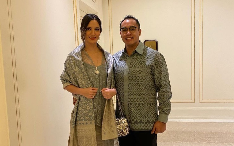 Nia Ramadhani dan Syahrini, artis Indonesia yang mendapat uang jajan bombastis