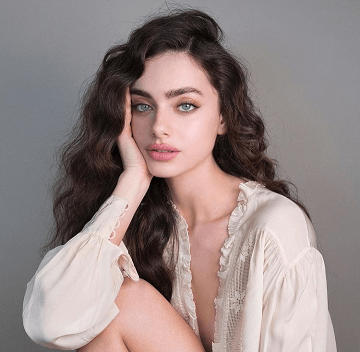 Yael Shelbia dinobatkan menjadi wanita tercantik di dunia versi TC Candler