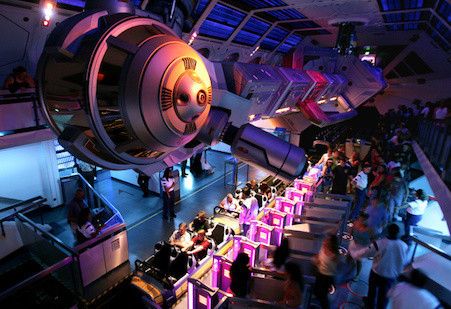 wahana Space Mountain di Disneyland