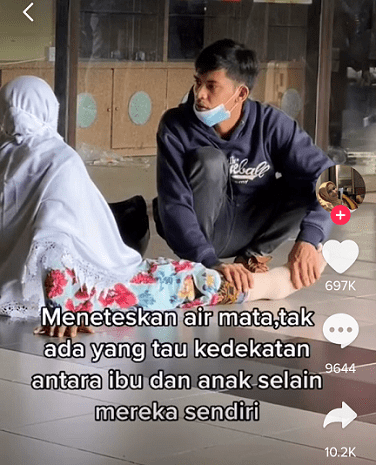 Ilustrasi kasih sayang anak terhadap ibu