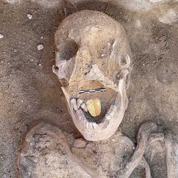 Penemuan mumi lidah emas di Mesir