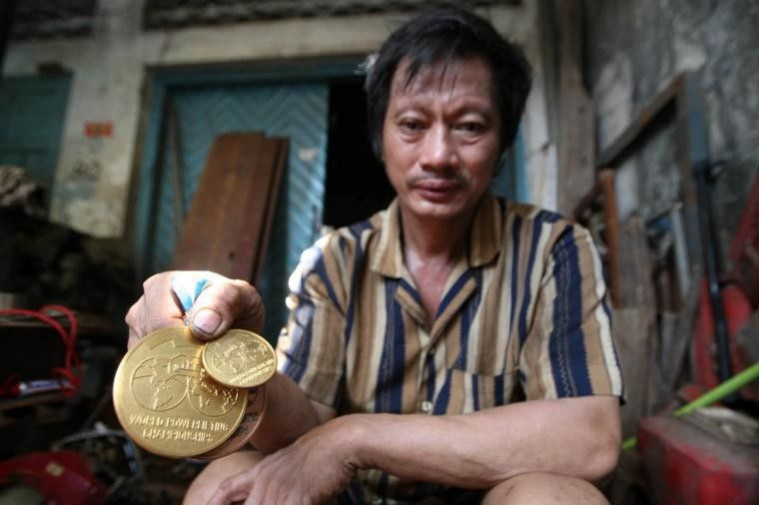 Denny Thios, Mantan Atlet Angkat Besi