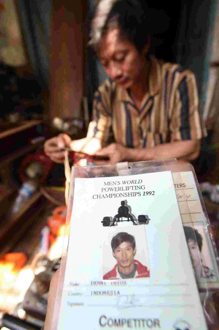 Denny Thios, Mantan Atlet Angkat Besi