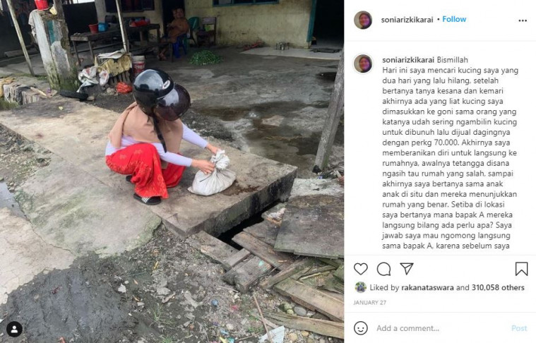 Potret Bu Wulan saat membantu Sonia mencari kucingnya, Tayo.