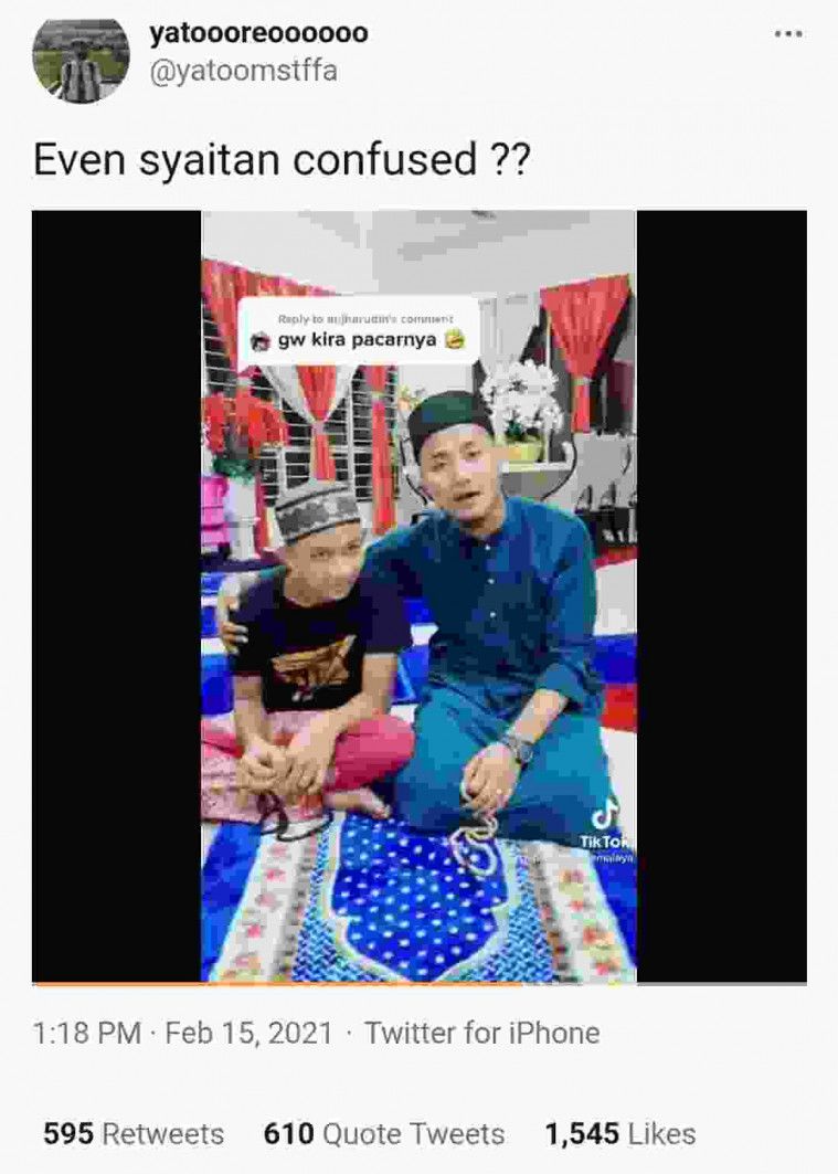 Aksi Sepasang Remaja Sesama Jenis Berciuman