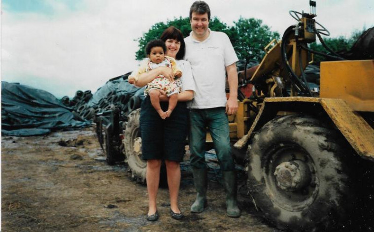 Georgina Lawton dan orang tuanya
