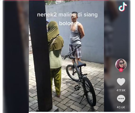 Ilustrasi seorang nenek