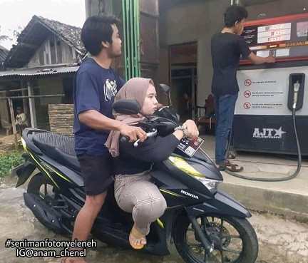 Pasang paku di jok motor belakang karena kekasih cemburuan