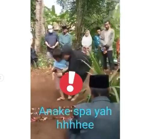 Bocah hampir pipis di tengah pemakaman