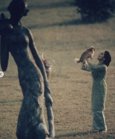 Cantiknya foto lawas Dewi Soekarno