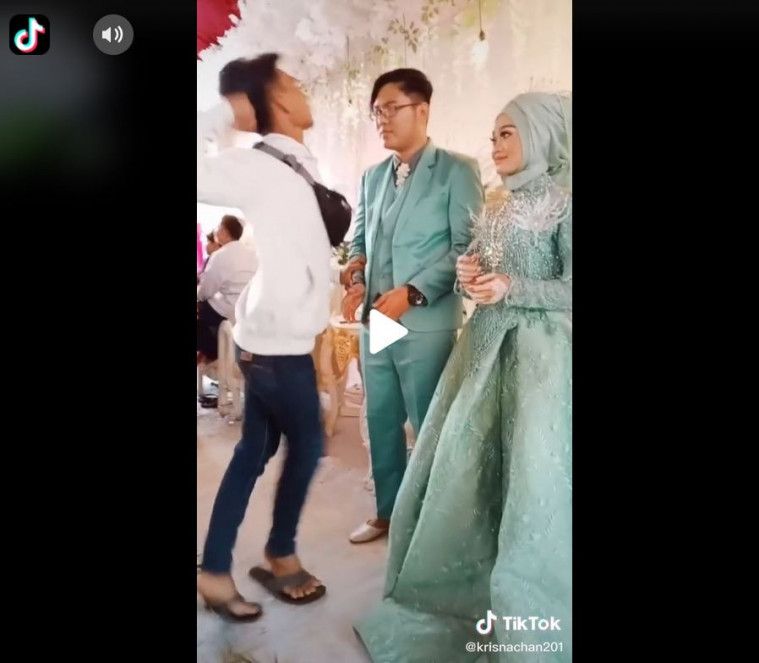 Ilustrasi gambar pernikahan mantan