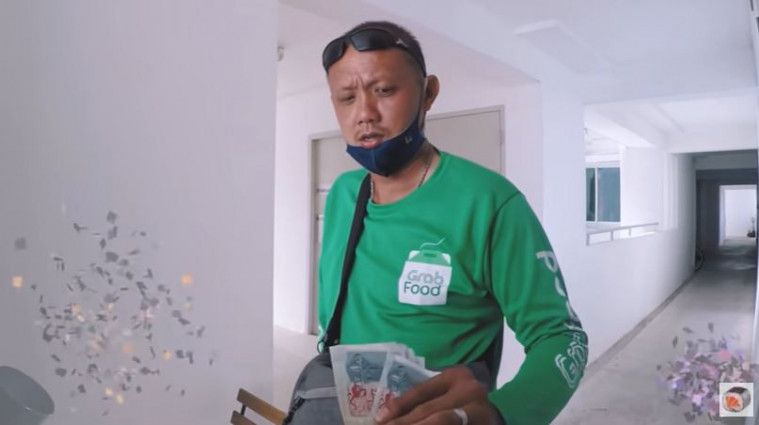 YouTuber berikan tip 11 juta ke driver ojol