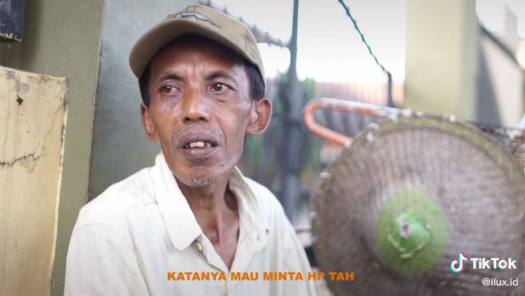 Jual becak demi beli kado HP untuk anak