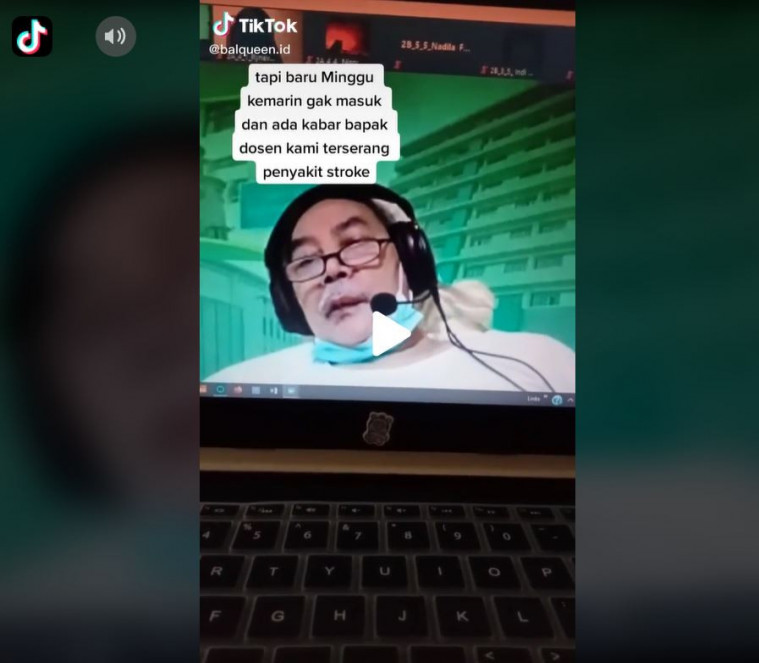 Ilustrasi gambar dosen saat mengajar