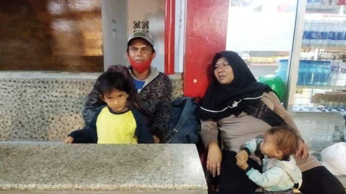 Pemudik jalan kaki