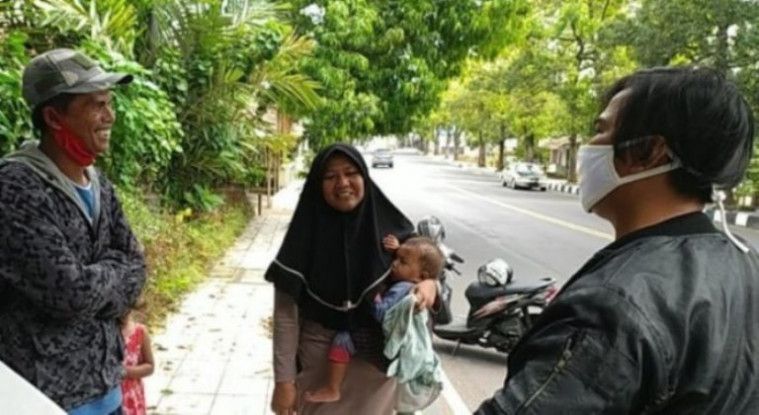 Pemudik jalan kaki