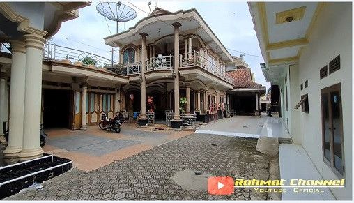 Deretan rumah mewah milik pedagang roti bakar